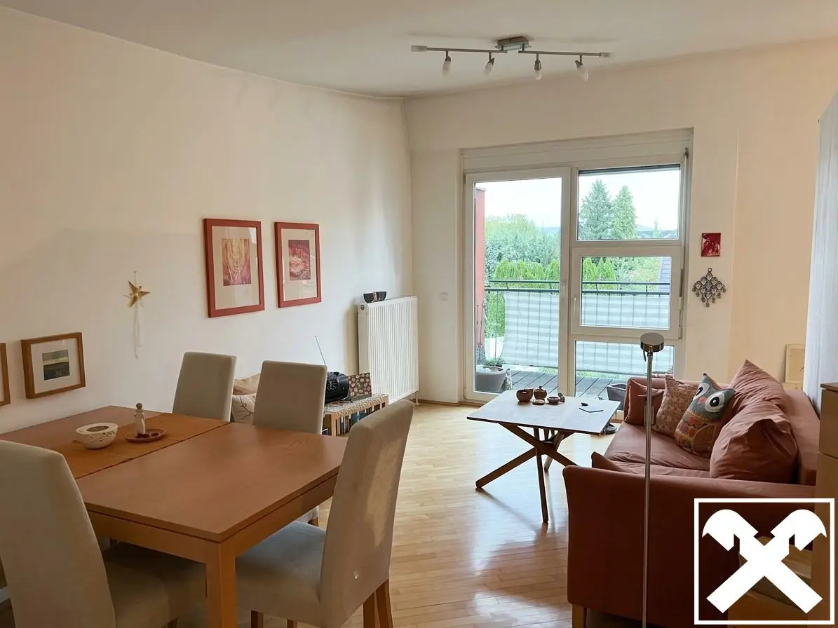 Anlegerwohnung near hospital with balcony and parking