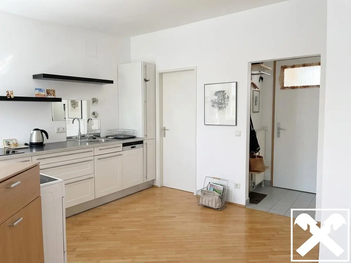 Anlegerwohnung near hospital with balcony and parking