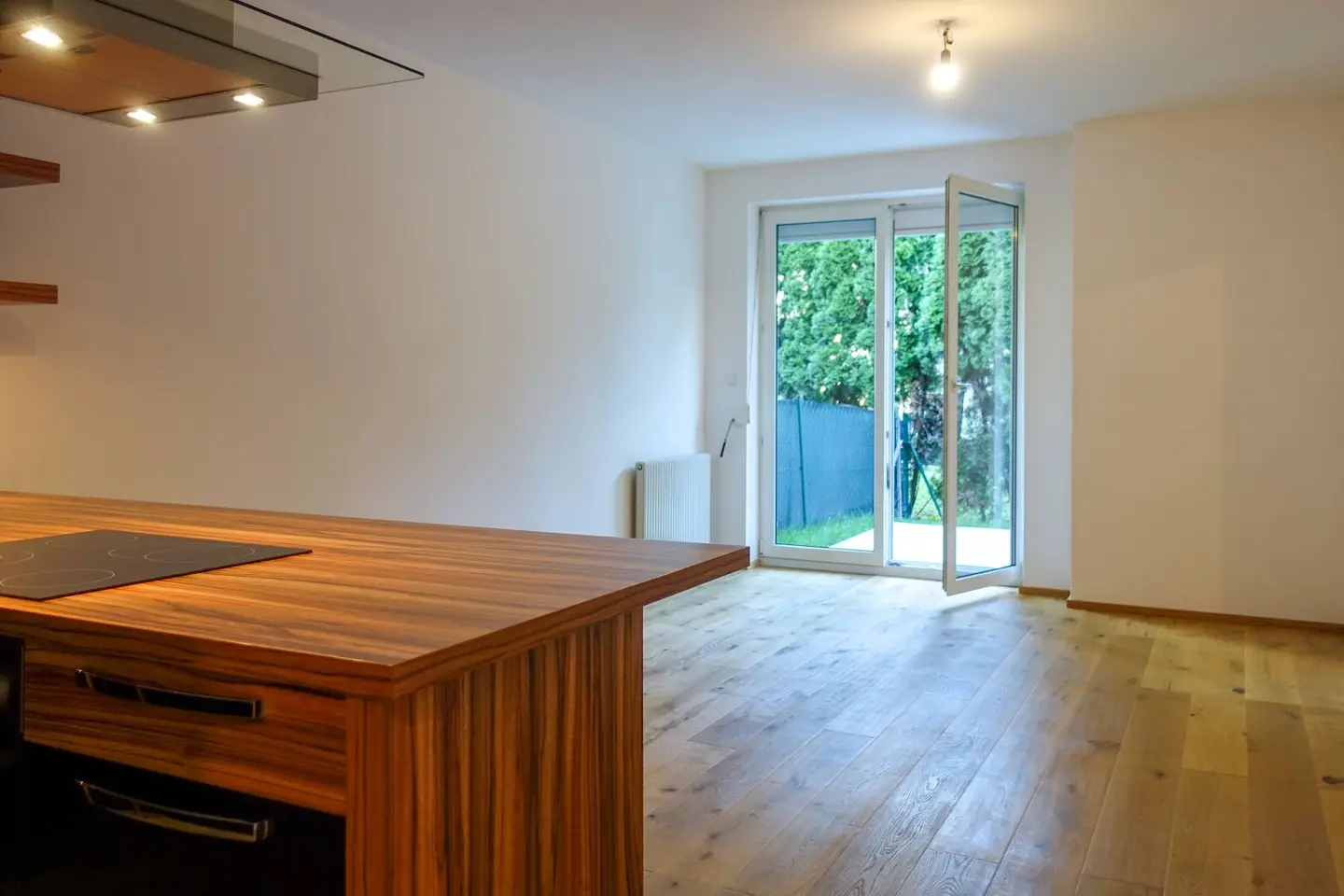 Gartenwohnung mit zwei Zimmern, Terrasse &amp; Tiefgarage im Pressbaumer Zentrum