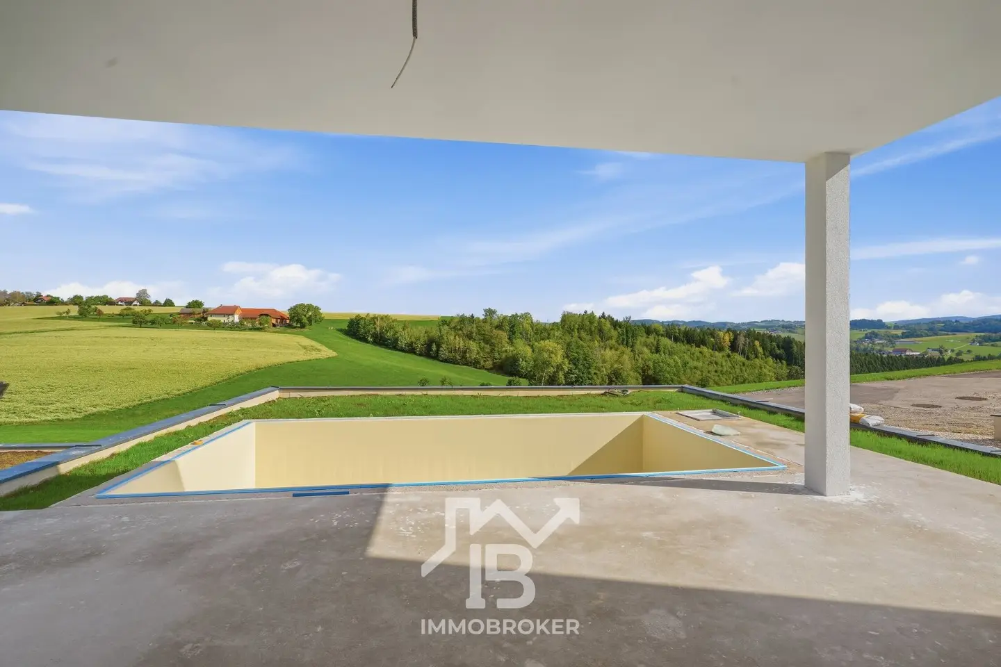 New build semi-detached house with pool, heat pump and carport in Herzogsdorf