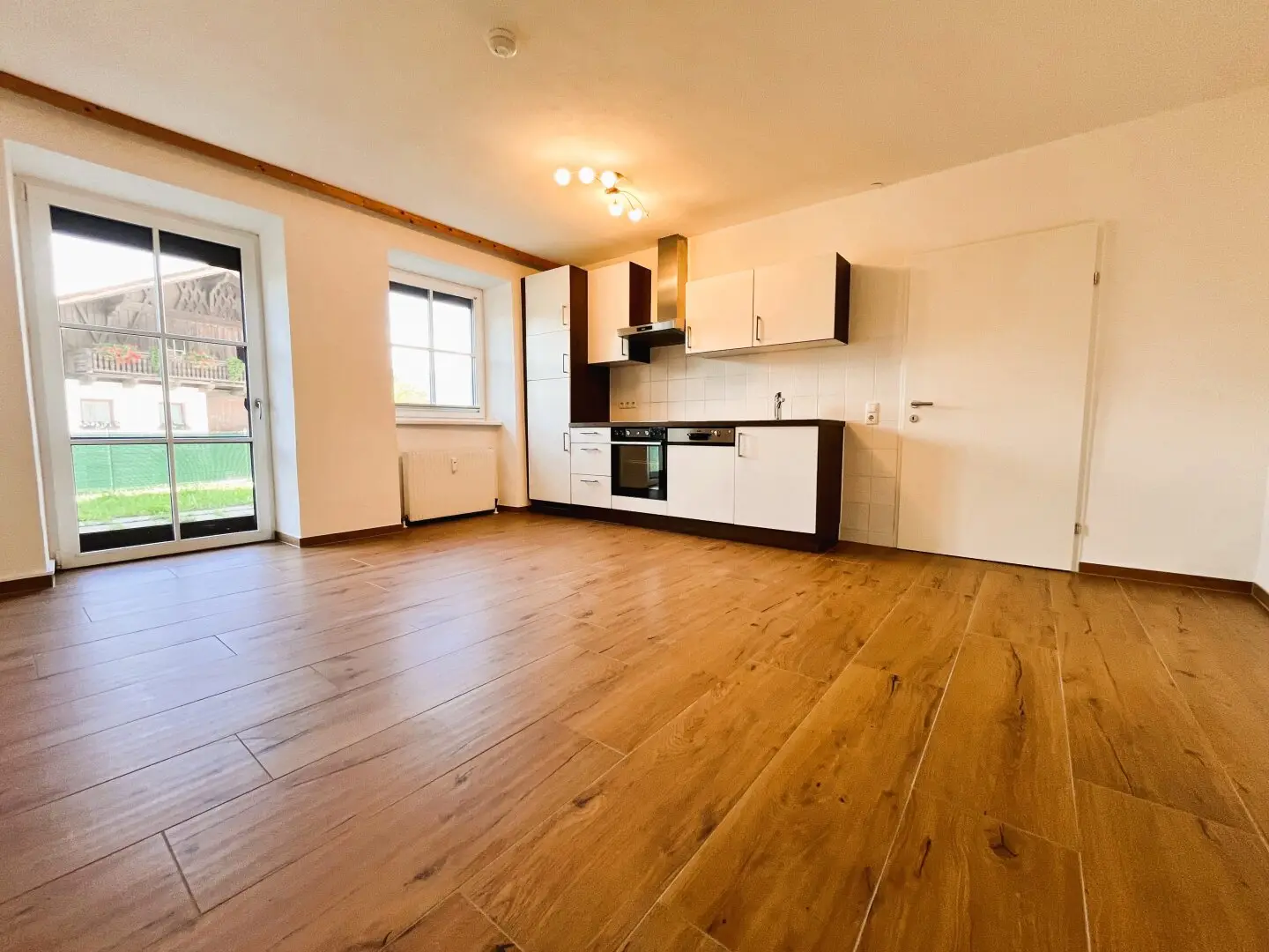 NAHE INNSBRUCK: Wunderschöne, neu renovierte 2-Zimmerwohnung mit ca. 117m² großem Garten ab sofort zu kaufen!