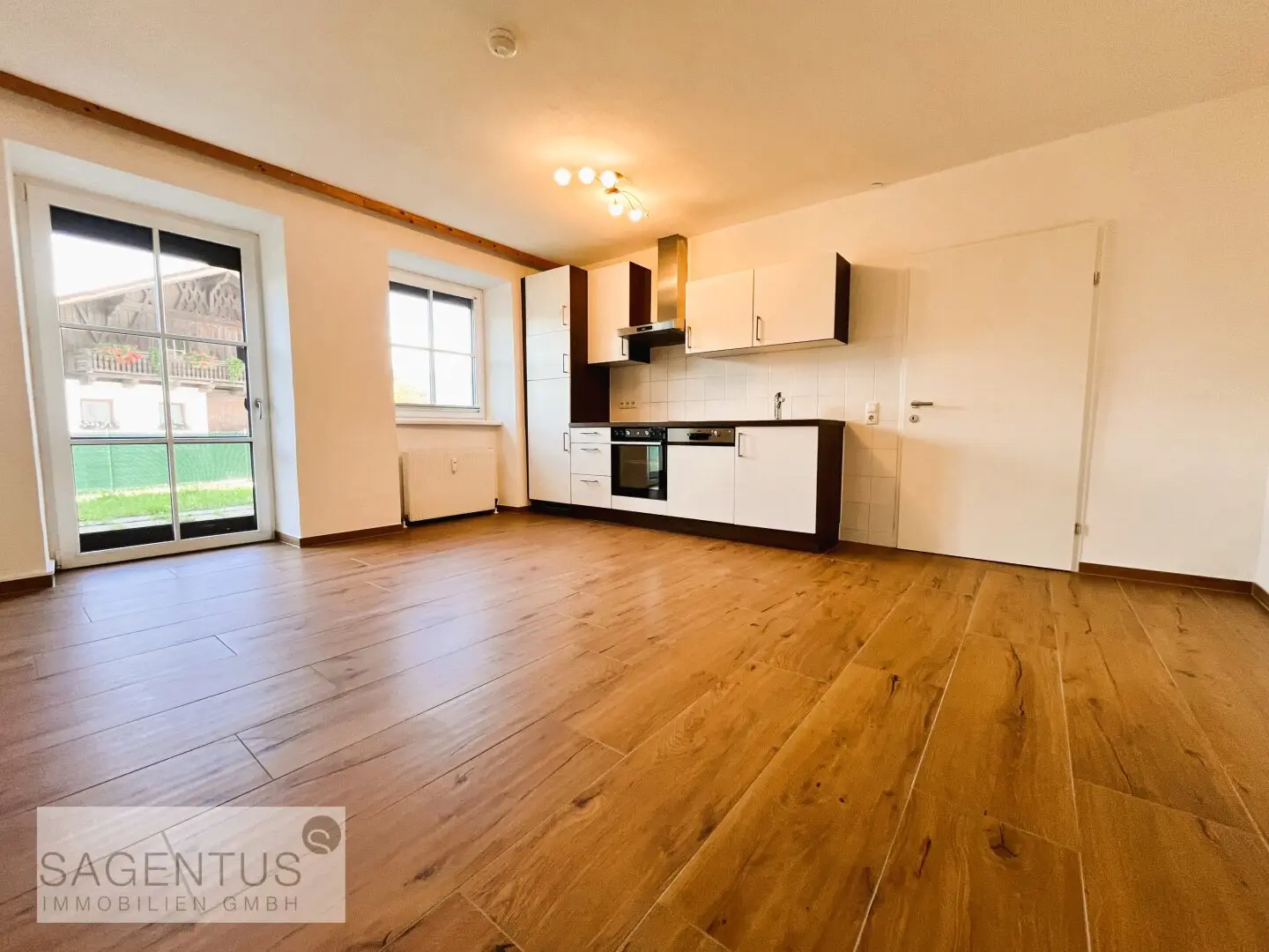 NAHE INNSBRUCK: Wunderschöne, neu renovierte 2-Zimmerwohnung mit ca. 117m² großem Garten ab sofort zu kaufen!