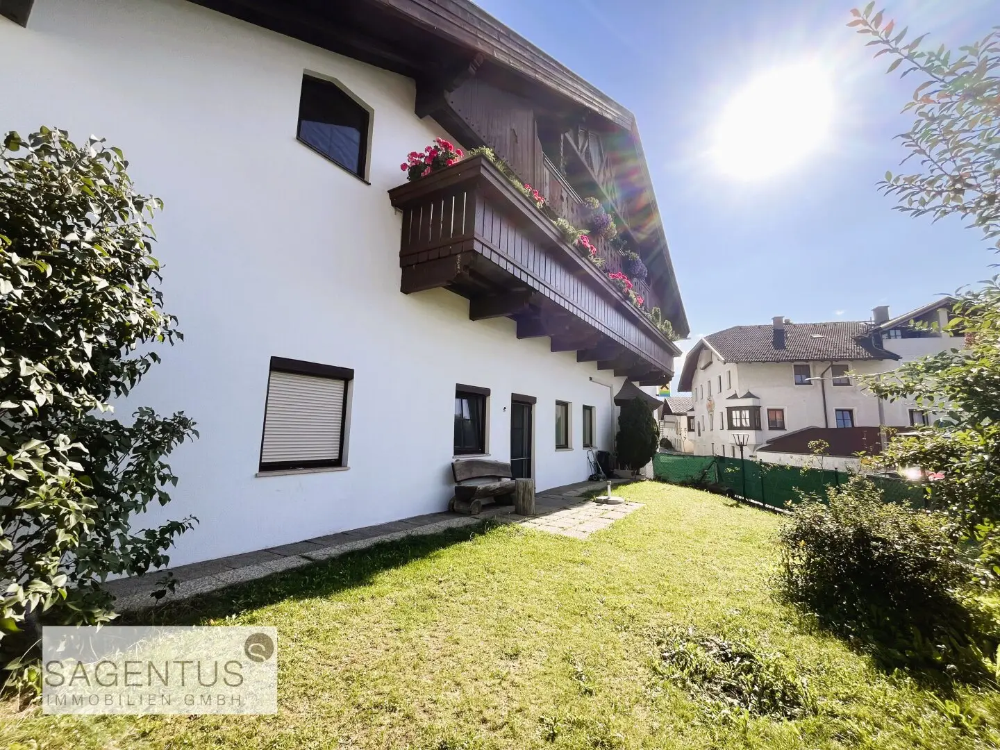 NAHE INNSBRUCK: Wunderschöne, neu renovierte 2-Zimmerwohnung mit ca. 117m² großem Garten ab sofort zu kaufen!