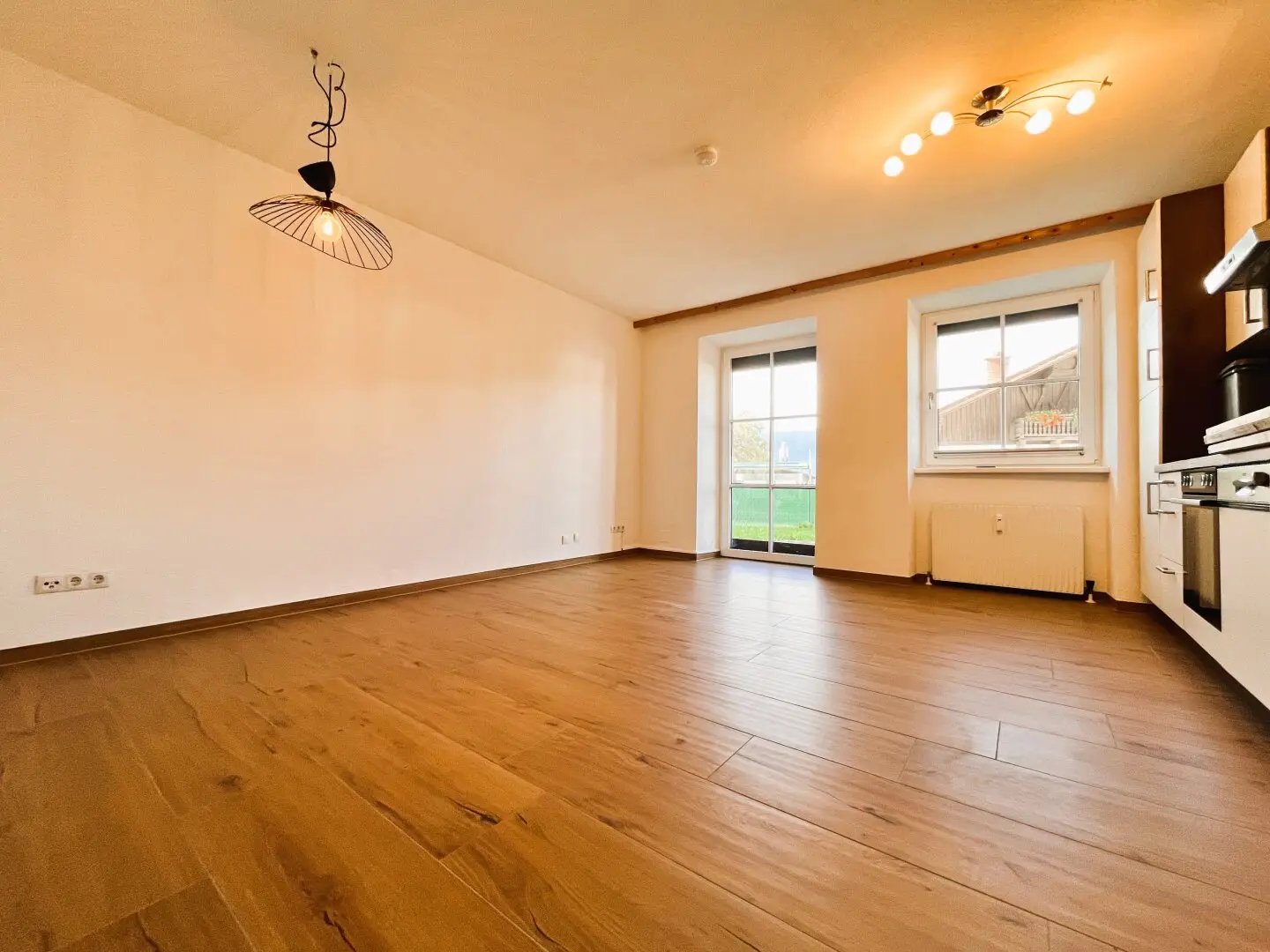 NAHE INNSBRUCK: Wunderschöne, neu renovierte 2-Zimmerwohnung mit ca. 117m² großem Garten ab sofort zu kaufen!