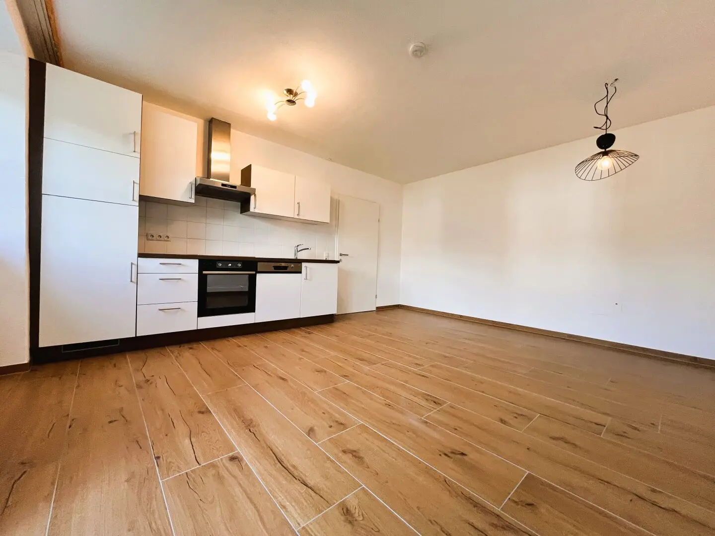 NAHE INNSBRUCK: Wunderschöne, neu renovierte 2-Zimmerwohnung mit ca. 117m² großem Garten ab sofort zu kaufen!