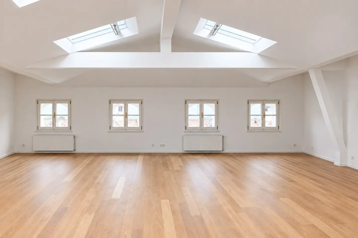 Lichtdurchflutete Dachgeschosswohnung mit Dachterrasse