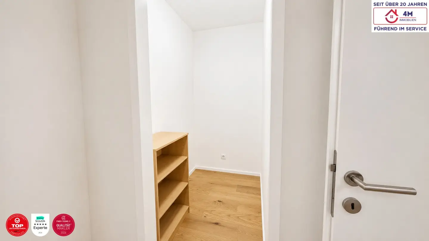 Estbezug in generalsanierter 3-Zimmer-Wohnung mit verglaster Loggia im 4.Lifstock