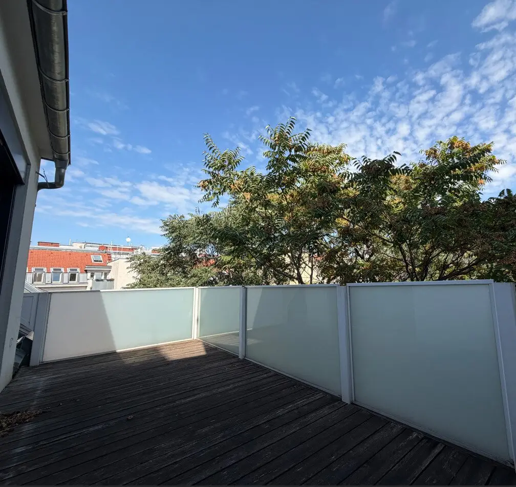 Modernste Ausstattung trifft ruhige Lage – 2 Zimmer mit großem Balkon