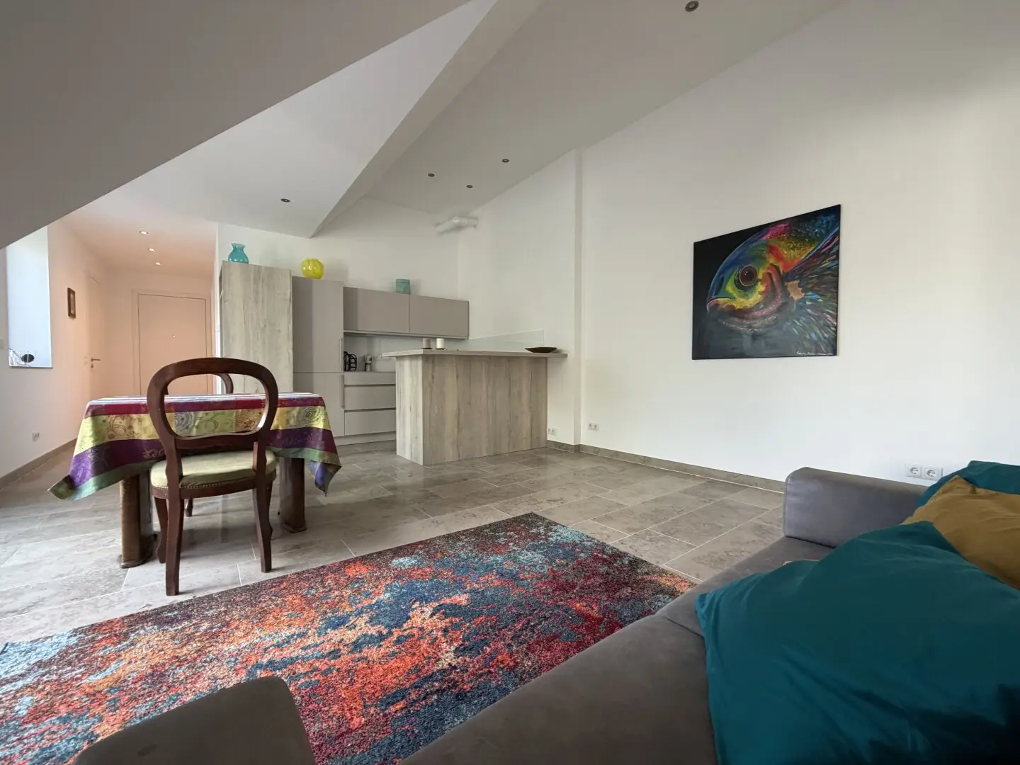Modernste Ausstattung trifft ruhige Lage – 2 Zimmer mit großem Balkon
