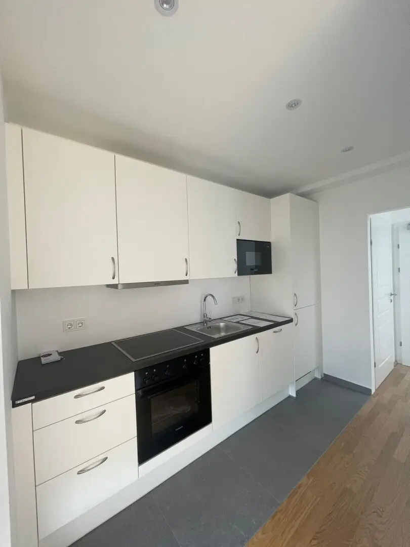 First occupancy: Newly constructed 3-room top floor apartment with 1 loggia