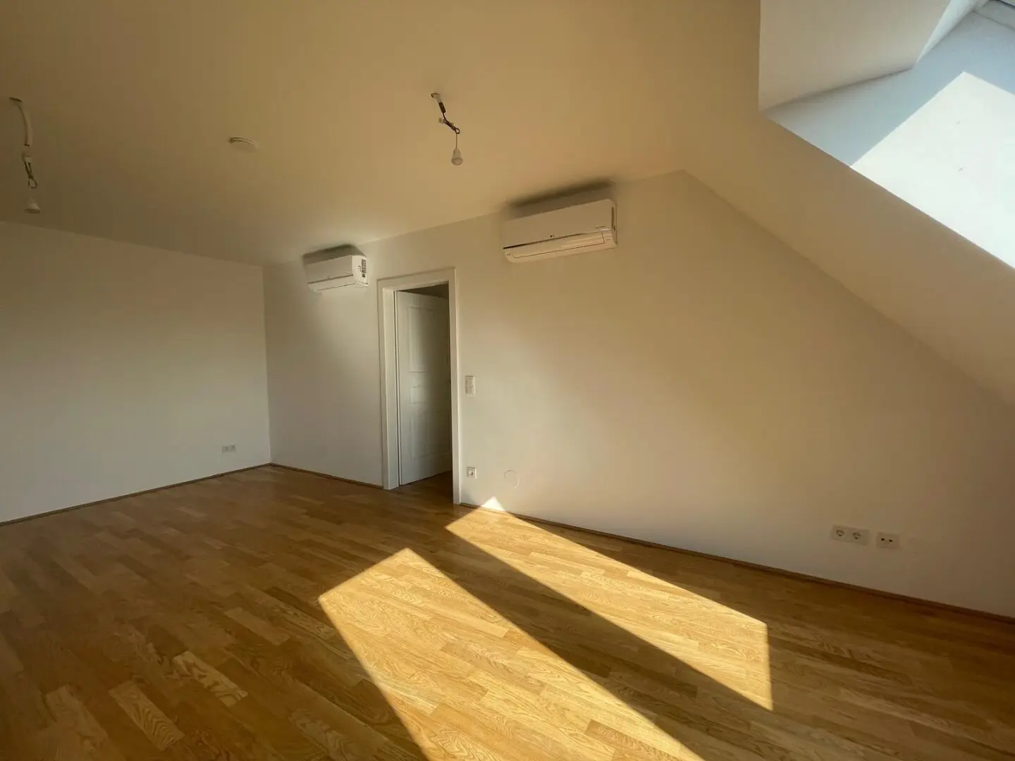 First occupancy: Newly constructed 3-room top floor apartment with 1 loggia