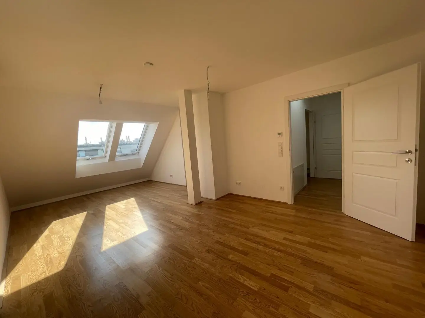 First occupancy: Newly constructed 3-room top floor apartment with 1 loggia