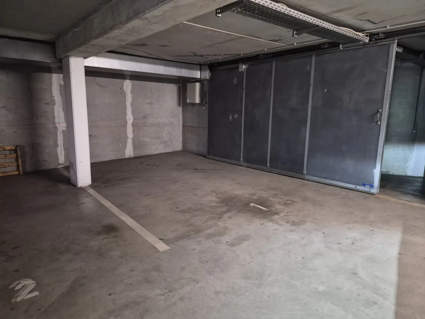 SCHÖNER TIEFGARAGENPLATZ (EINZELPARKER)!