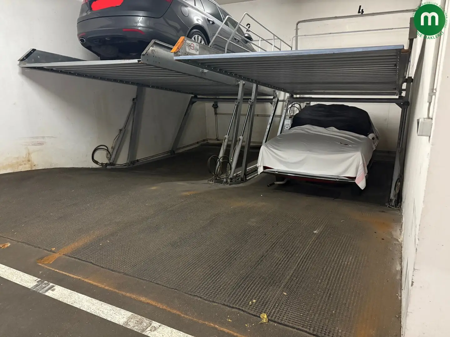 4 Garagenplätze (Stapelparksystem)