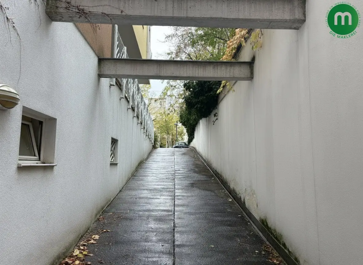 4 Garagenplätze (Stapelparksystem)