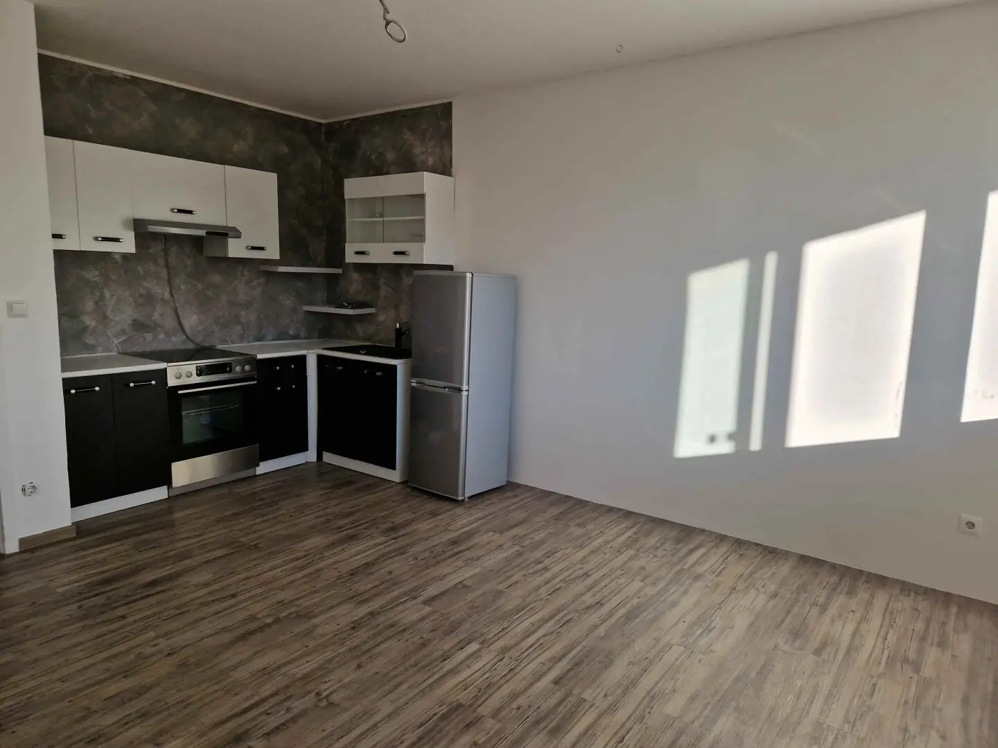 Very well maintained 1-room apartment with loggia and garage