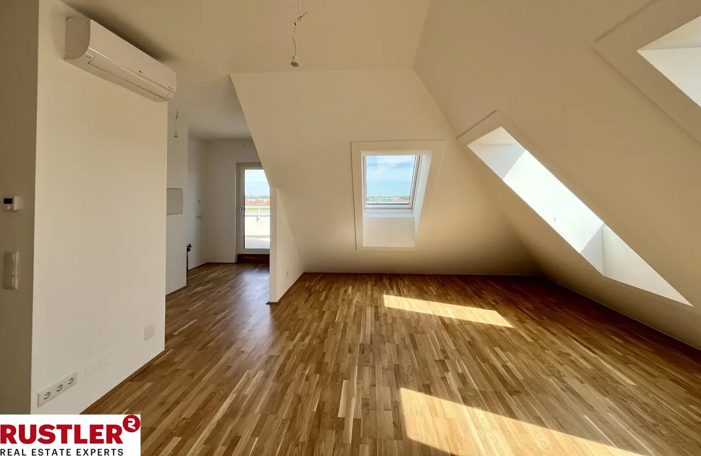 Moderne Wohnung mit Terrasse in grüner Lage