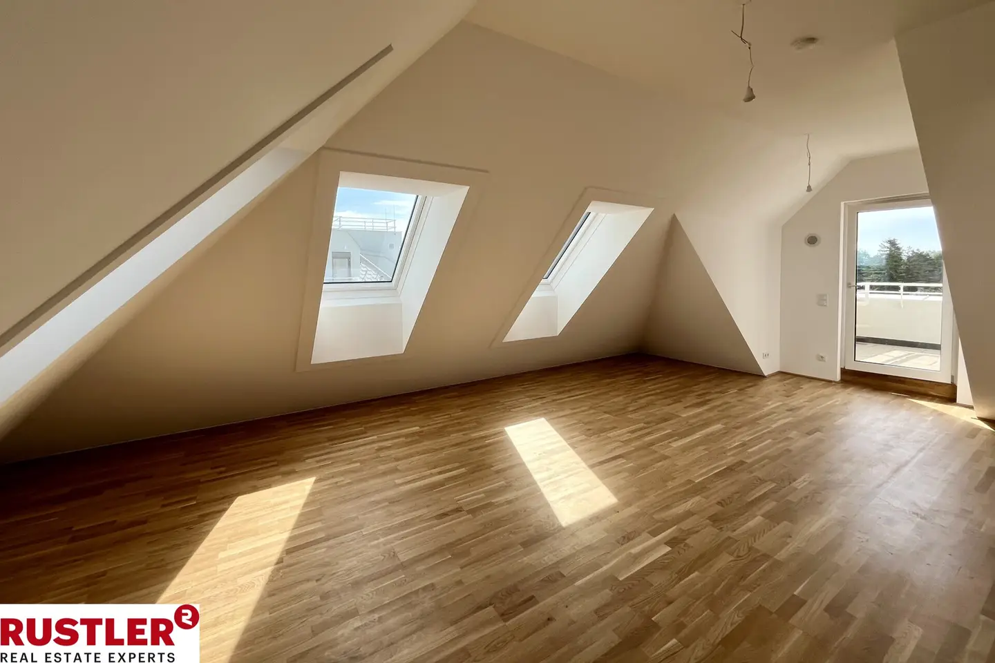 Moderne Wohnung mit Terrasse in grüner Lage