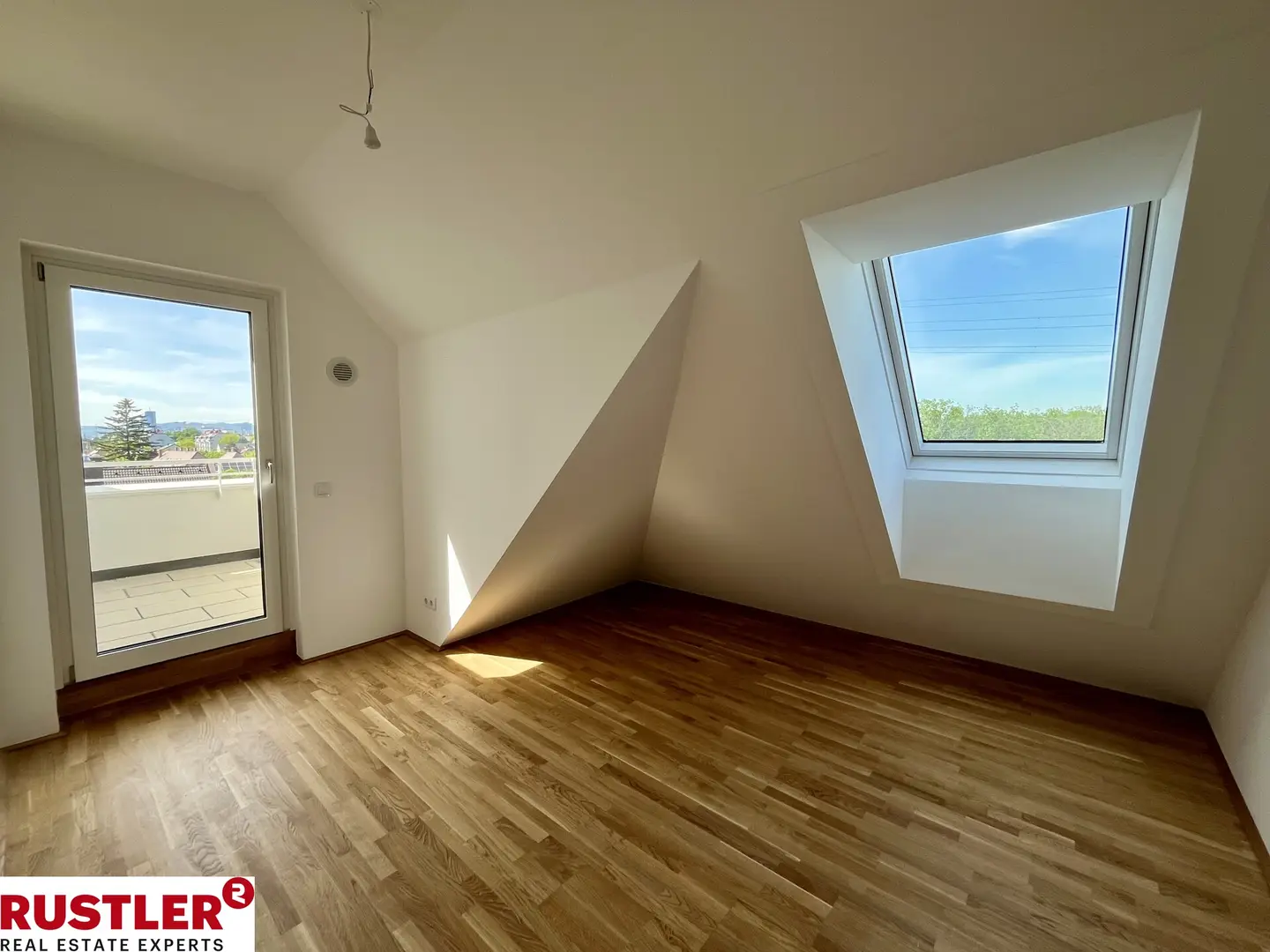 Moderne Wohnung mit Terrasse in grüner Lage