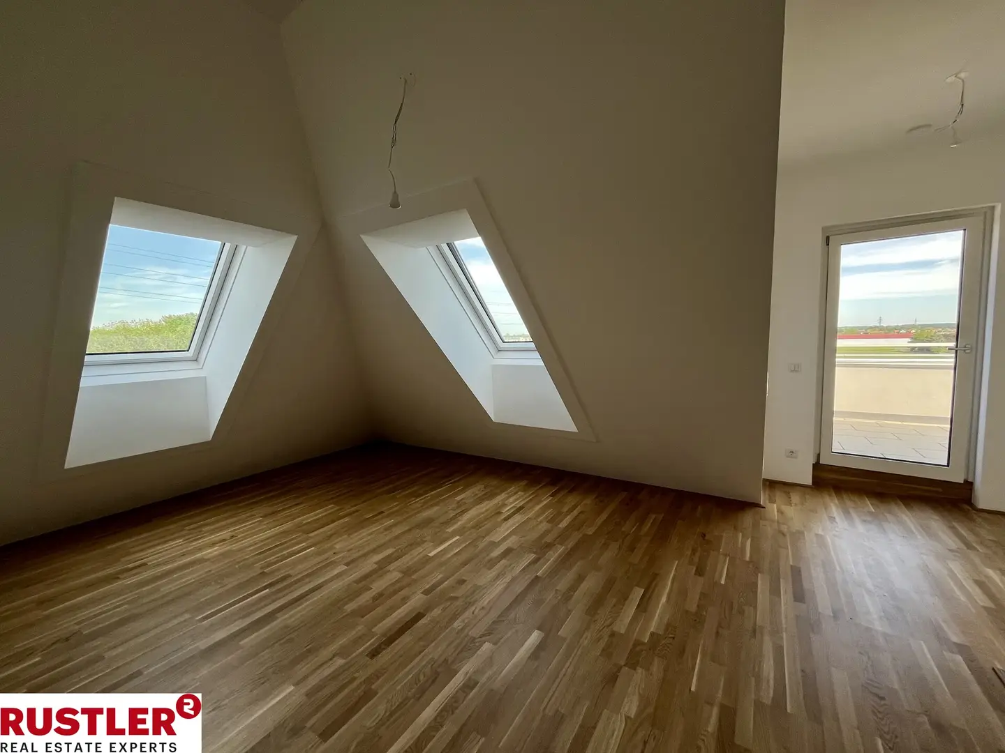 Moderne Wohnung mit Terrasse in grüner Lage