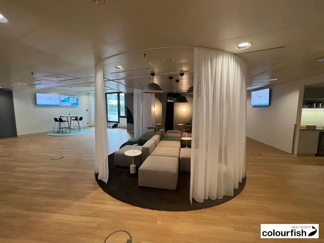 Exquisite Büroflächen und Arbeitsplätze im EURO PLAZA