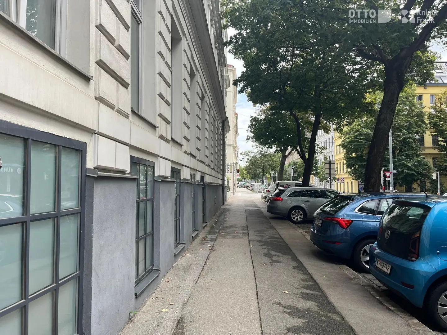 Souterrainwohnung suitable for commercial use