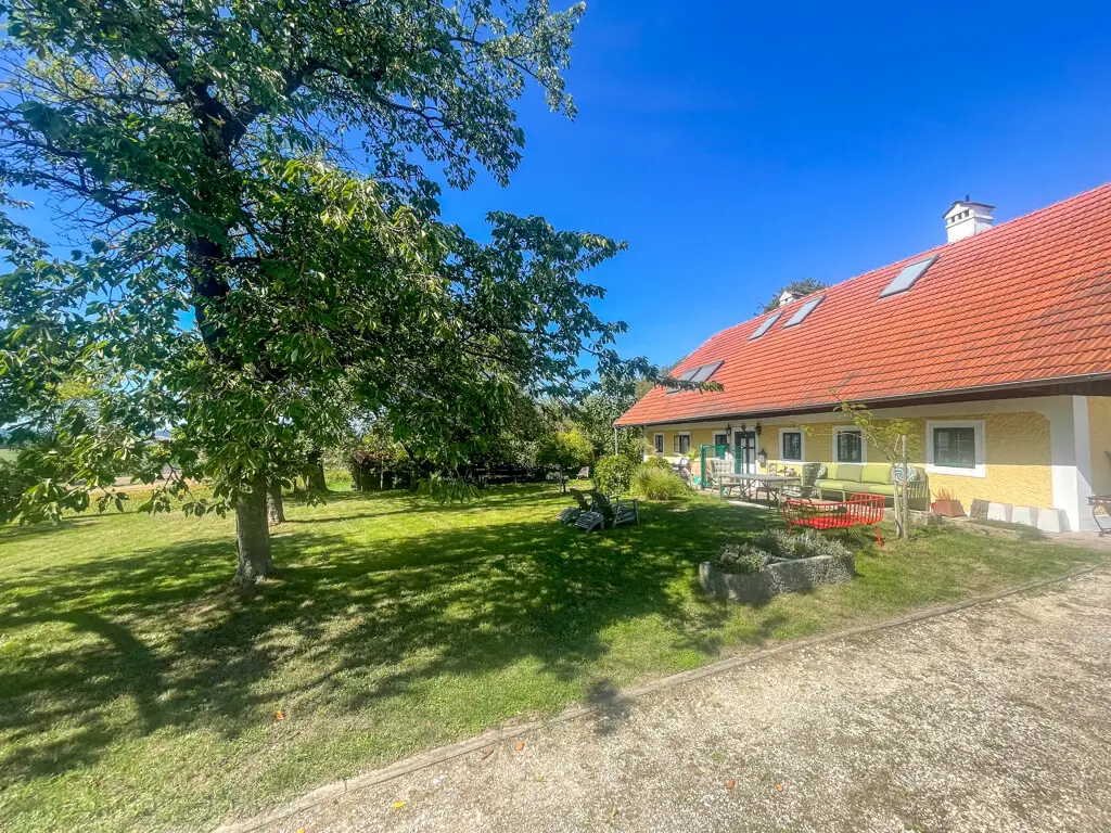 Historisches Anwesen mit Glashaus Familienwohnung