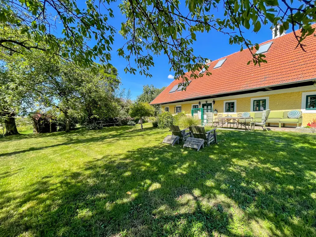 Historisches Anwesen mit Glashaus Familienwohnung