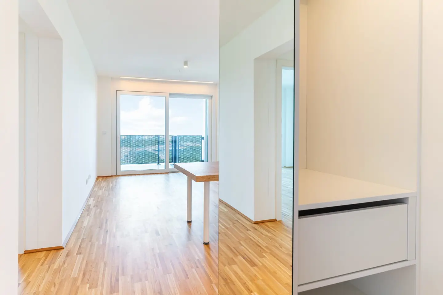 Serviced Apartment! All inclusive (Strom, Heizung, Internet + TV, Fitness) Wohnen im TABA Tower!