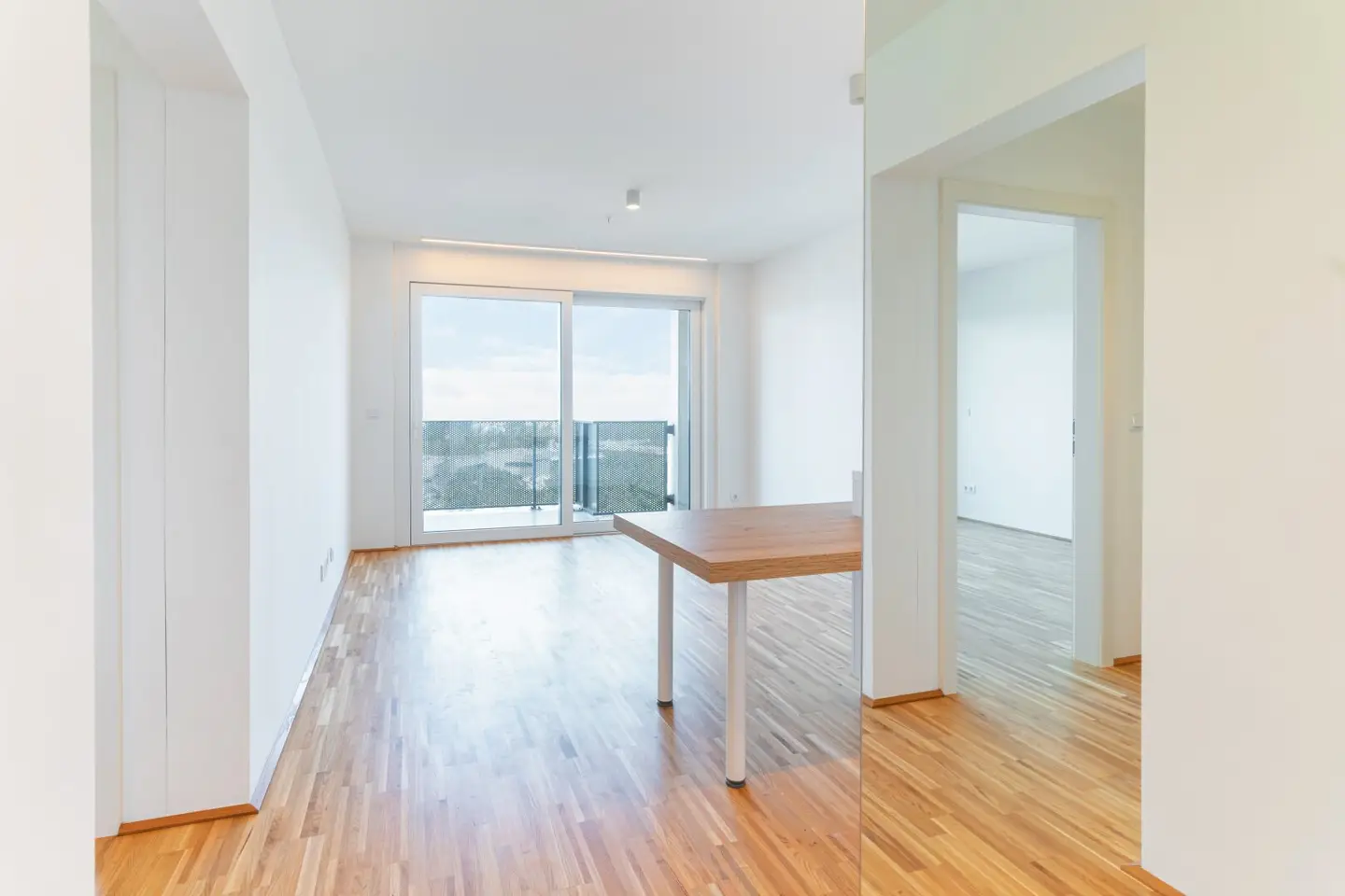 Serviced Apartment! All inclusive (Strom, Heizung, Internet + TV, Fitness) Wohnen im TABA Tower!