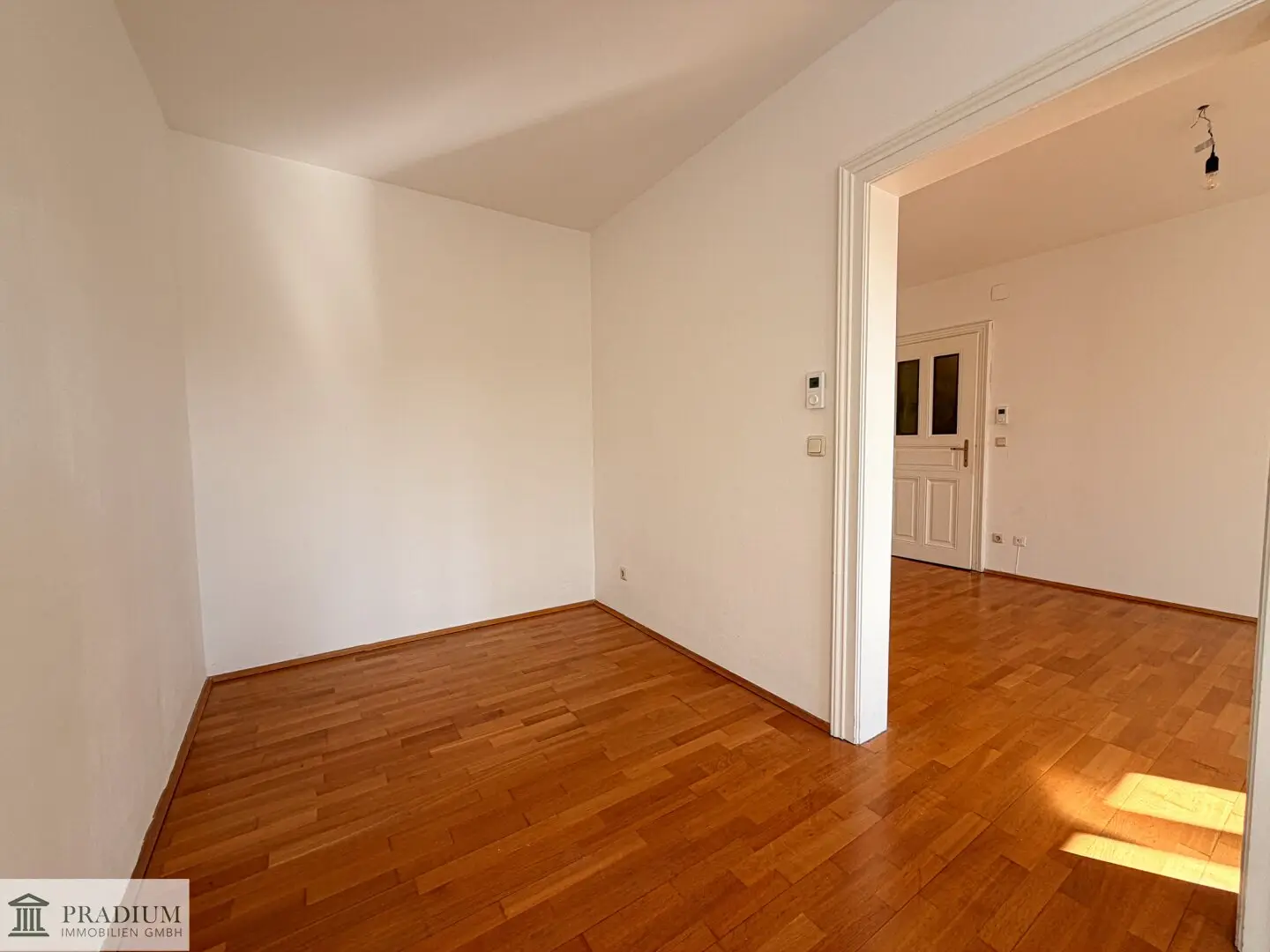 2-Zimmer-Altbauwohnung zwischen Grüner Markt und Kurpark