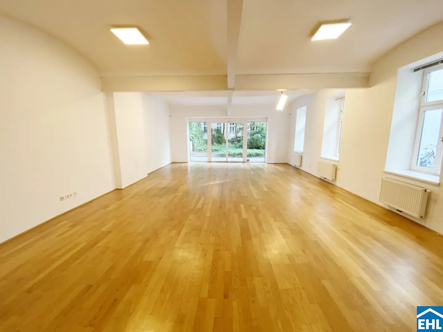 Quiet, loft-like garden apartment in excellent location
