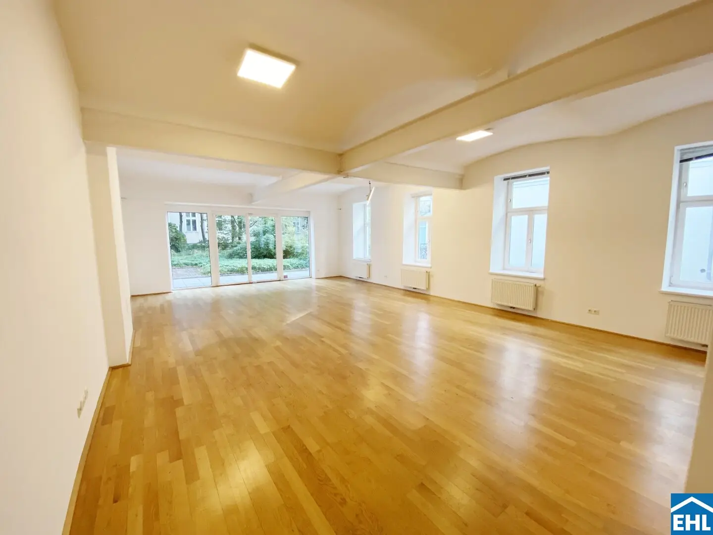 Quiet, loft-like garden apartment in excellent location