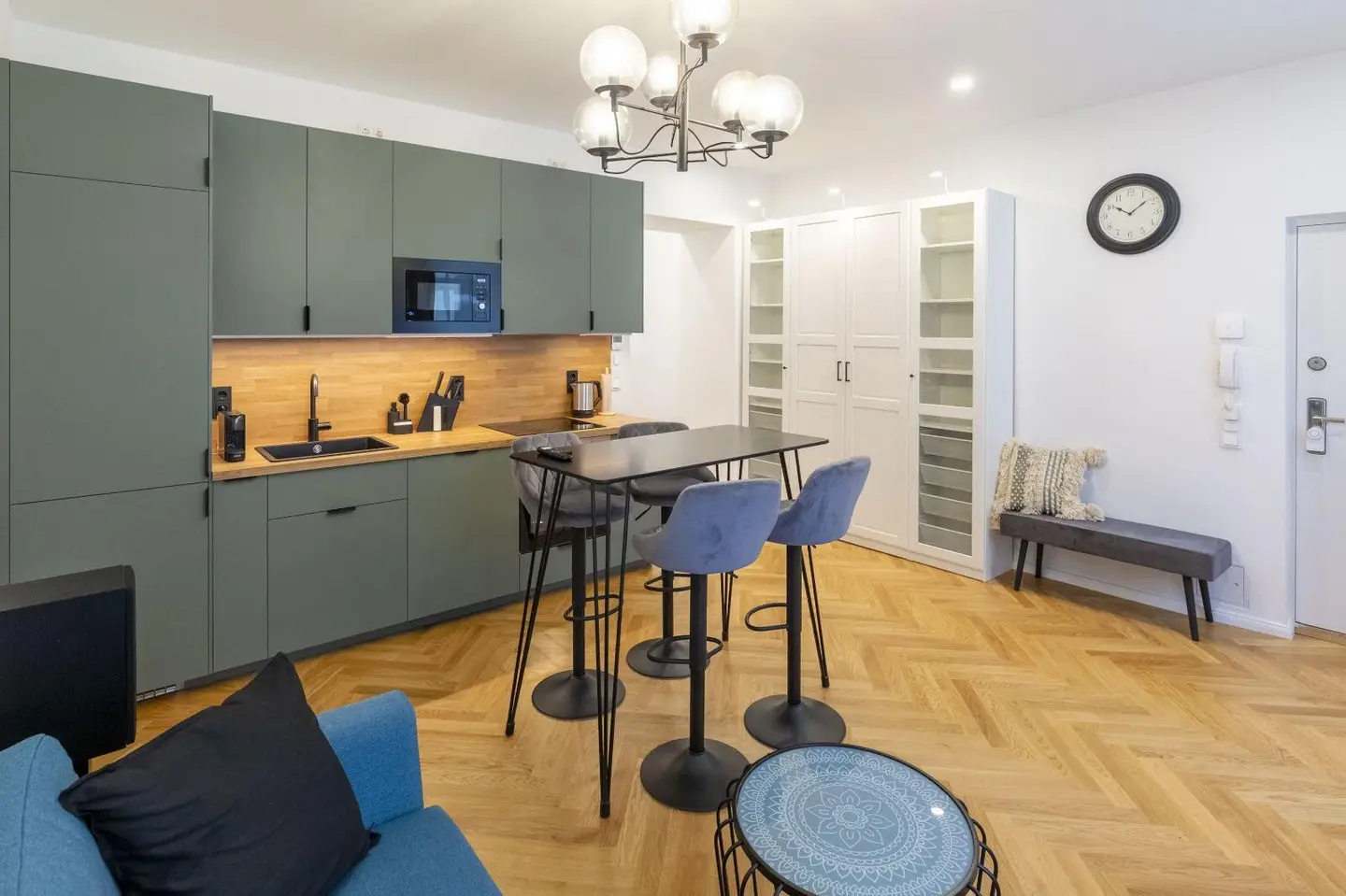 Stylische 2 Zi Wohnung (topsaniert)