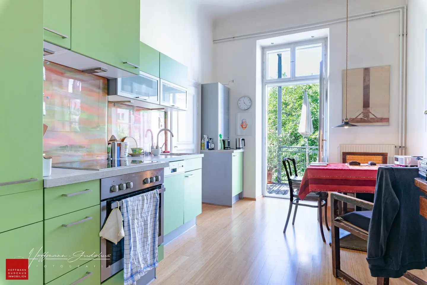 STILVOLLE 4-ZIMMER-ALTBAUWOHNUNG MIT BALKON