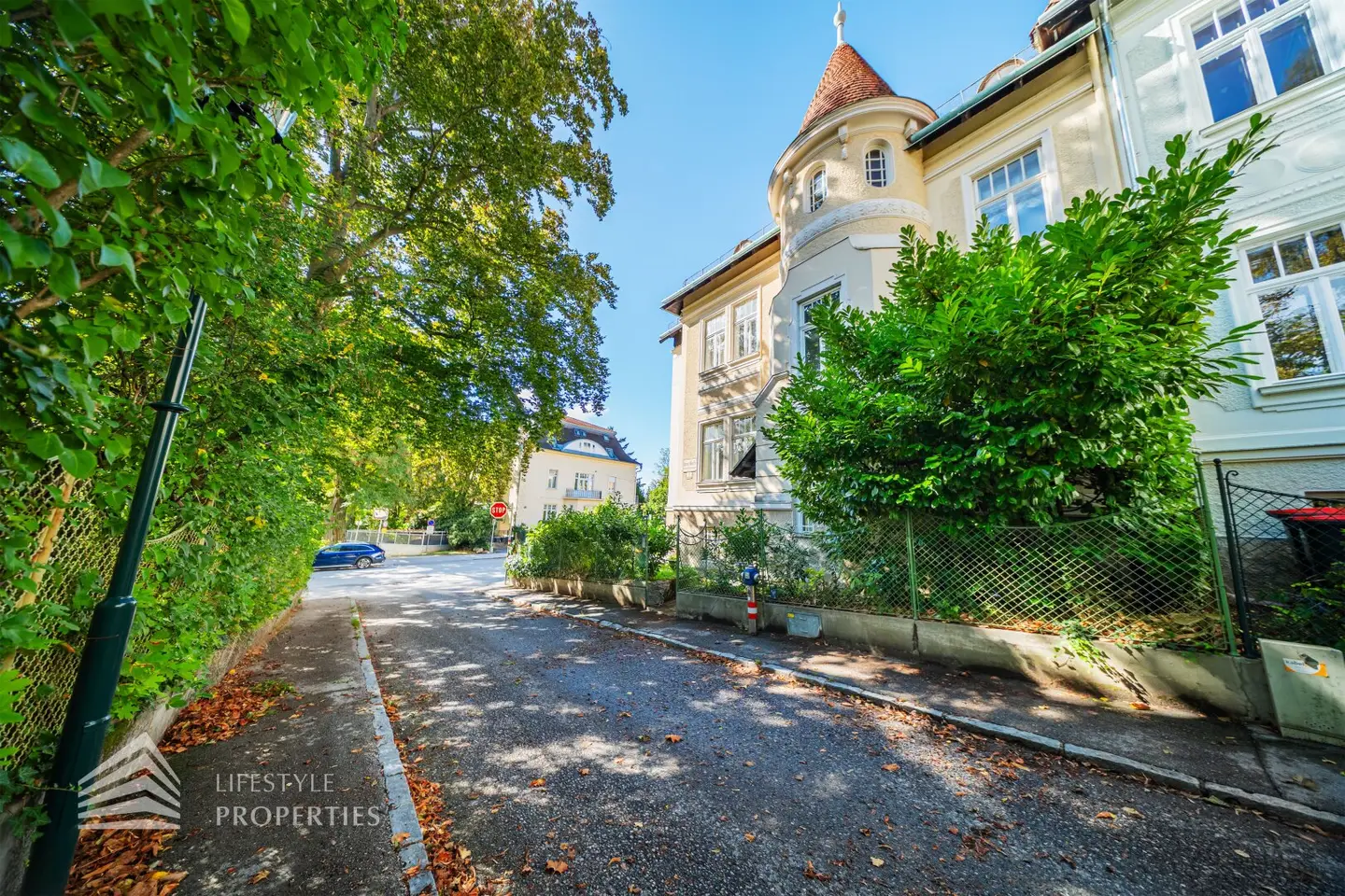 Elegante Villa mit 3 großzügigen Wohneinheiten in Toplage