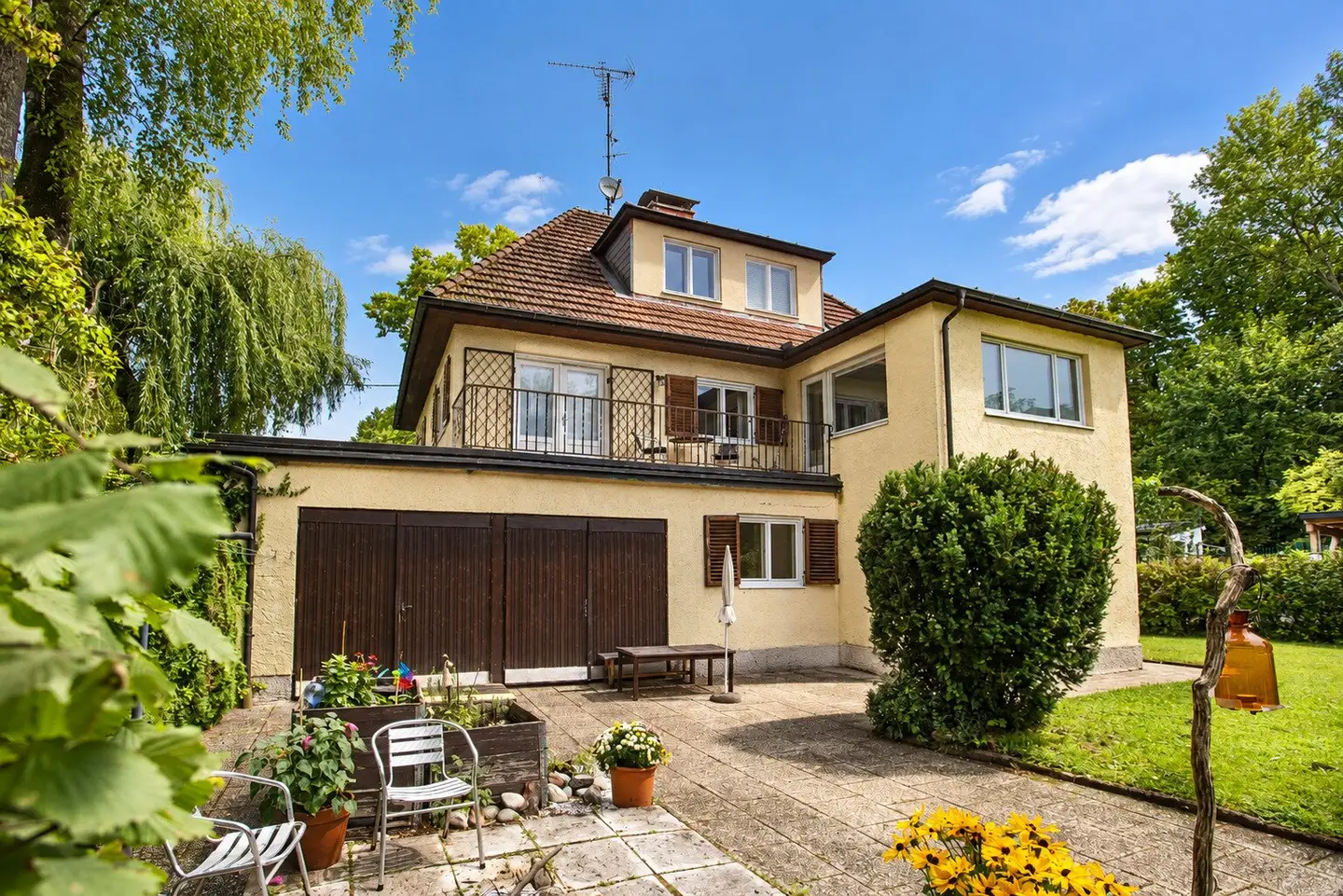 Eine besondere Privatadresse im Nonntal - seltenes Baugrundstück samt Familienwohnsitz mit großzügigem Garten und außergewöhnlicher Entwicklungsperspektive