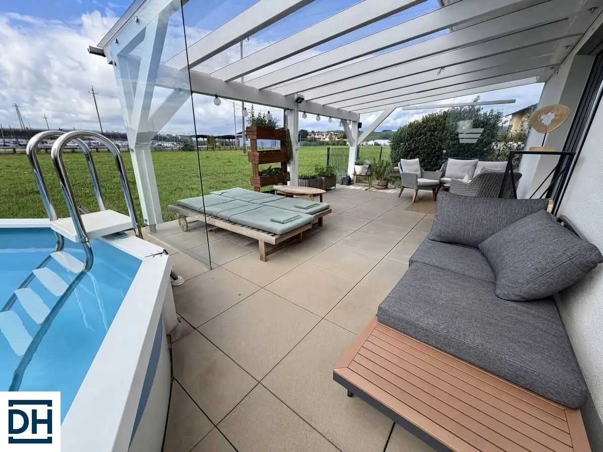 Einfamilienhaus mit Garten und Carport