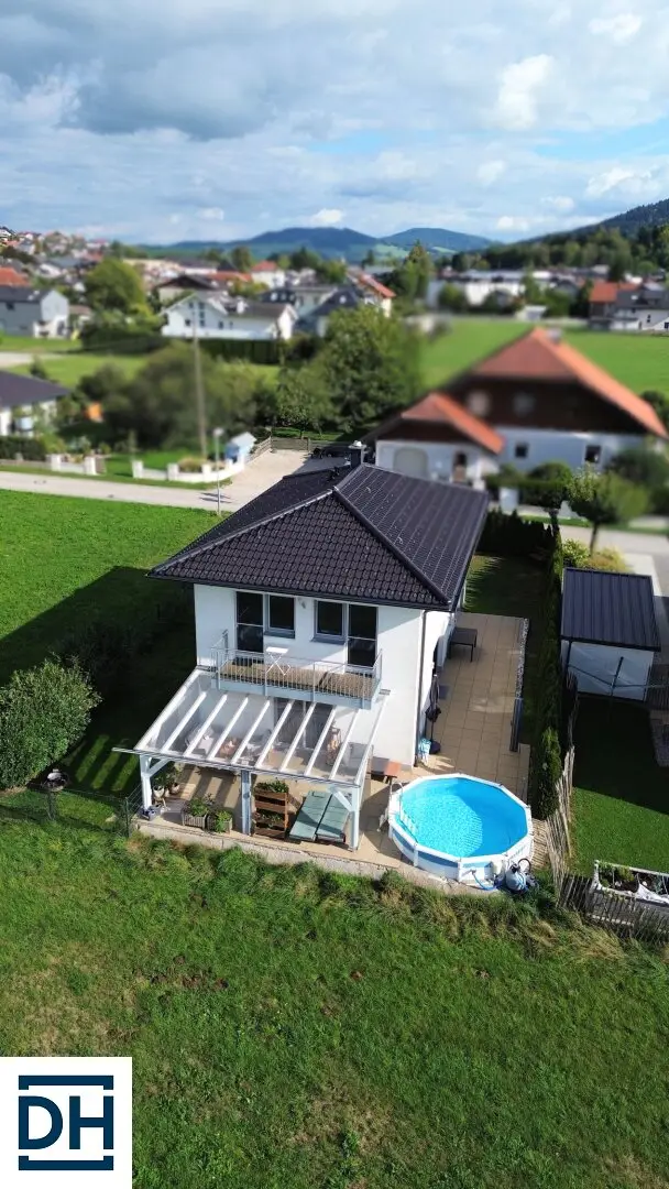 Einfamilienhaus mit Garten und Carport