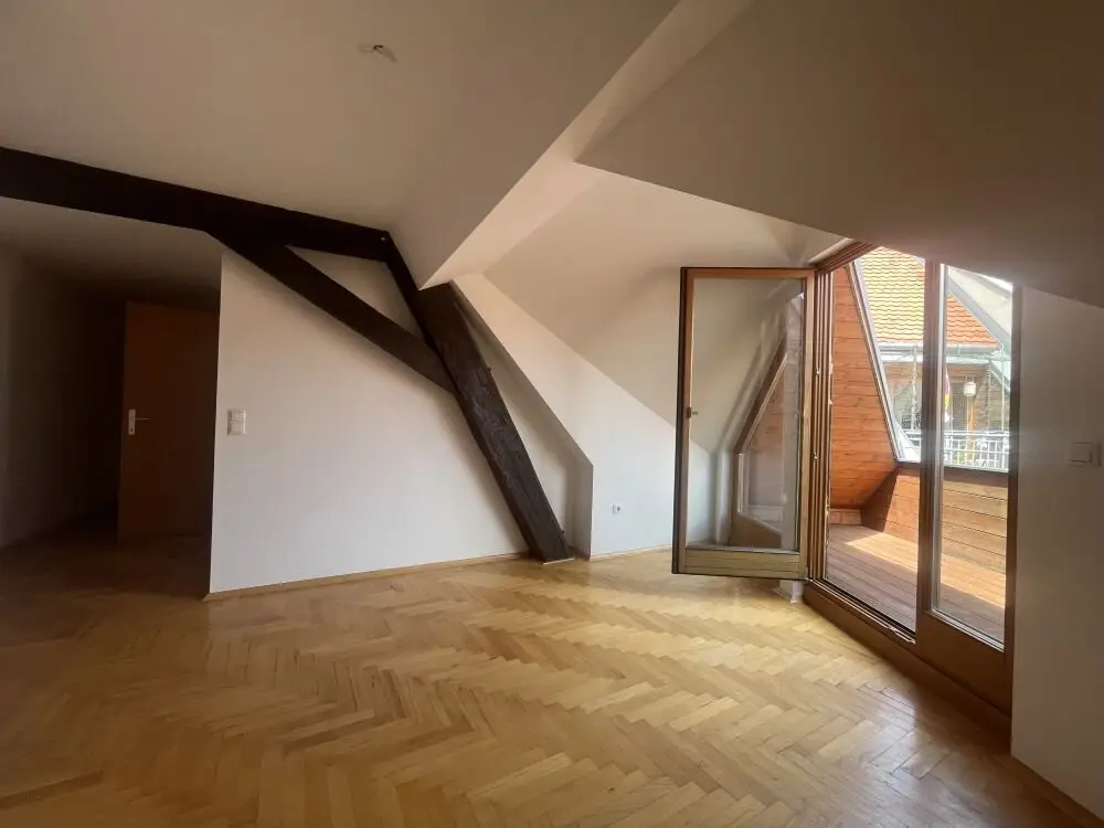 Sunlit 3-room apartment in popular and hip location with Schlossberg view and separate kitchen - Commission free