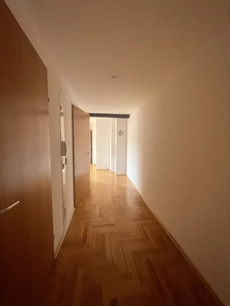 Sunlit 3-room apartment in popular and hip location with Schlossberg view and separate kitchen - Commission free