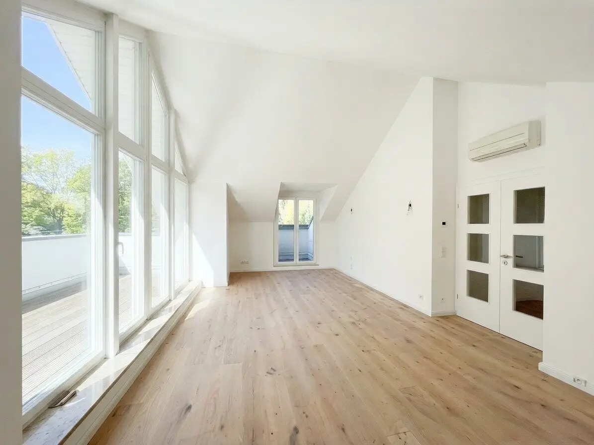 Exclusive terrace apartment | 4 rooms &amp; approx. 115 m² plus approx. 36 m² terrace areas | Pure quality of life in Sievering