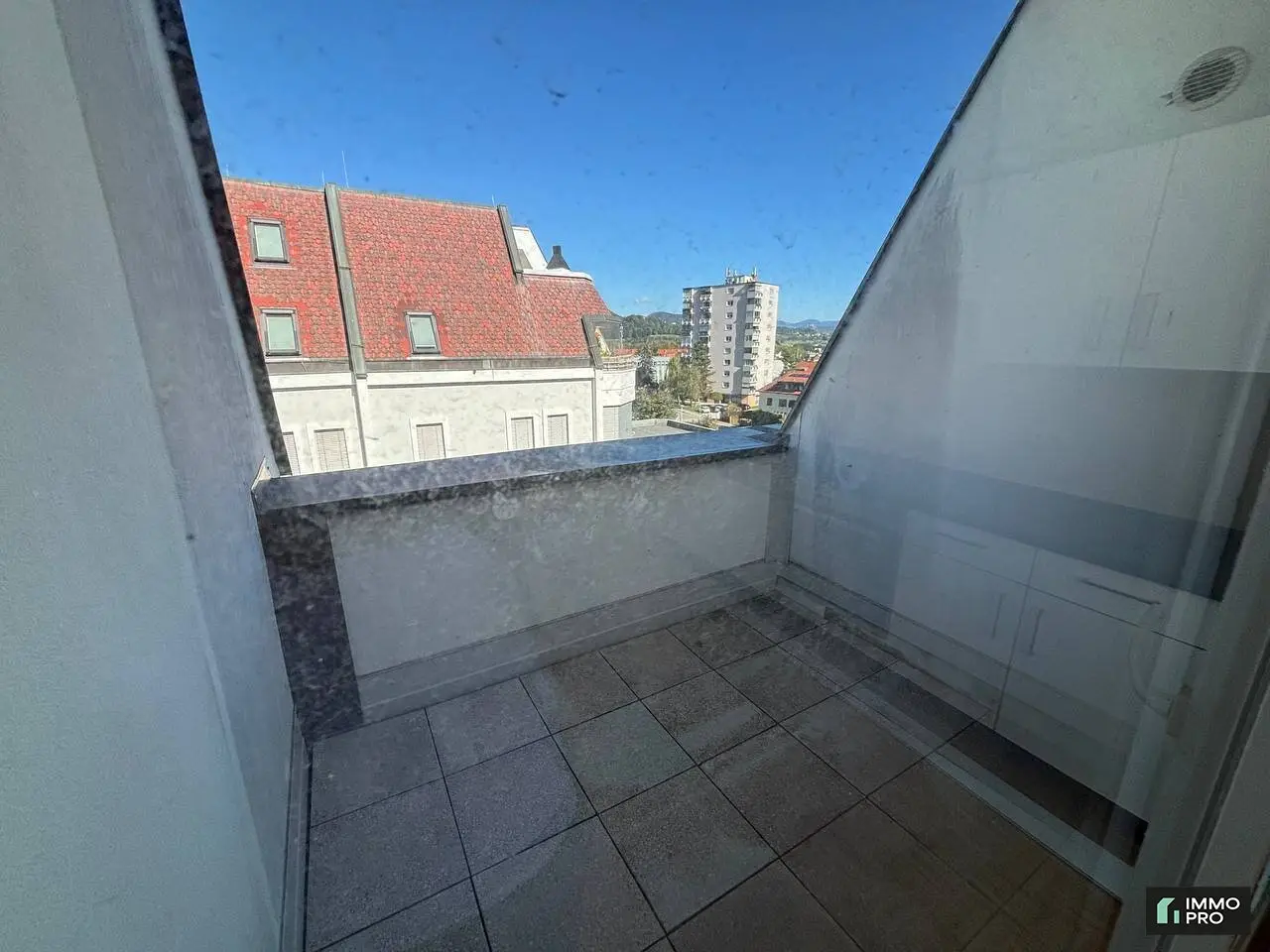 Beautiful 1.5-room apartment with rooftop terrace and loggia