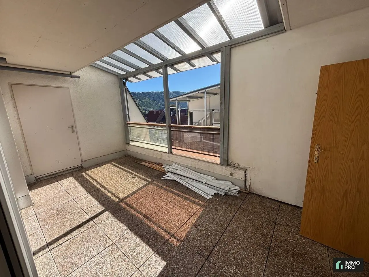 Beautiful 1.5-room apartment with rooftop terrace and loggia