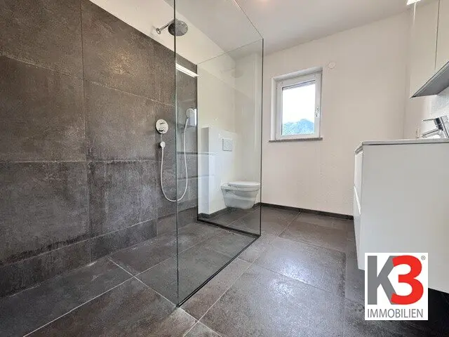 K3 - Many possibilities! - Multi-family, 3-unit or single-family house including spacious office premises for home office! Sunny green location! Hiking, biking, and more directly on your doorstep!