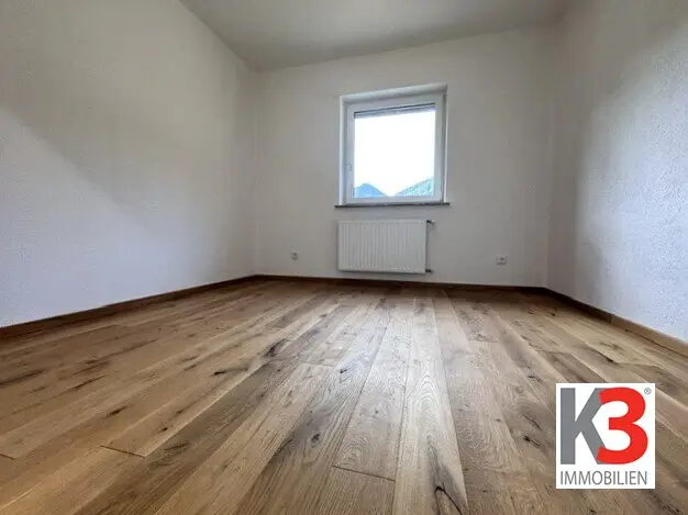 K3 - Many possibilities! - Multi-family, 3-unit or single-family house including spacious office premises for home office! Sunny green location! Hiking, biking, and more directly on your doorstep!