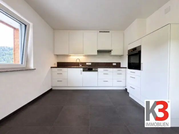 K3 - Many possibilities! - Multi-family, 3-unit or single-family house including spacious office premises for home office! Sunny green location! Hiking, biking, and more directly on your doorstep!