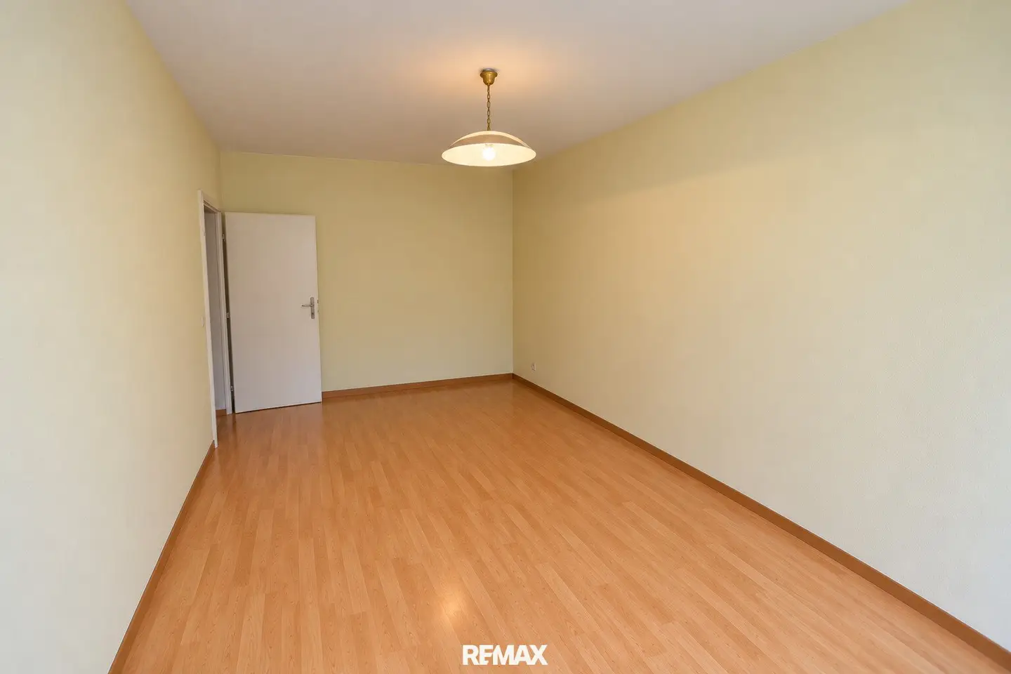3-room condominium with loggia and development potential