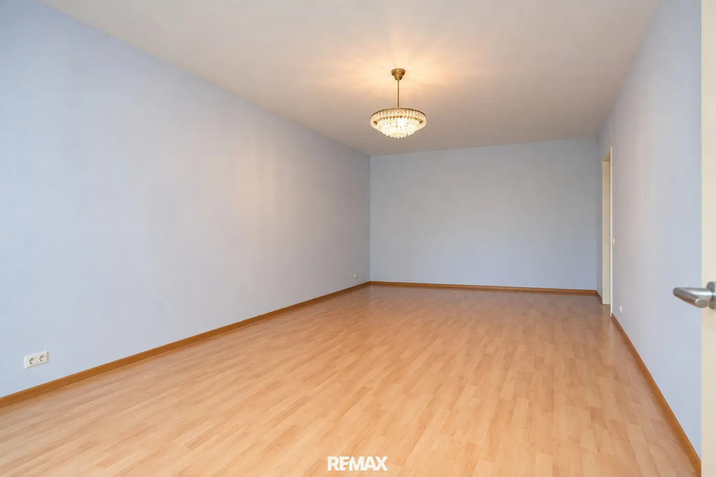 3-room condominium with loggia and development potential