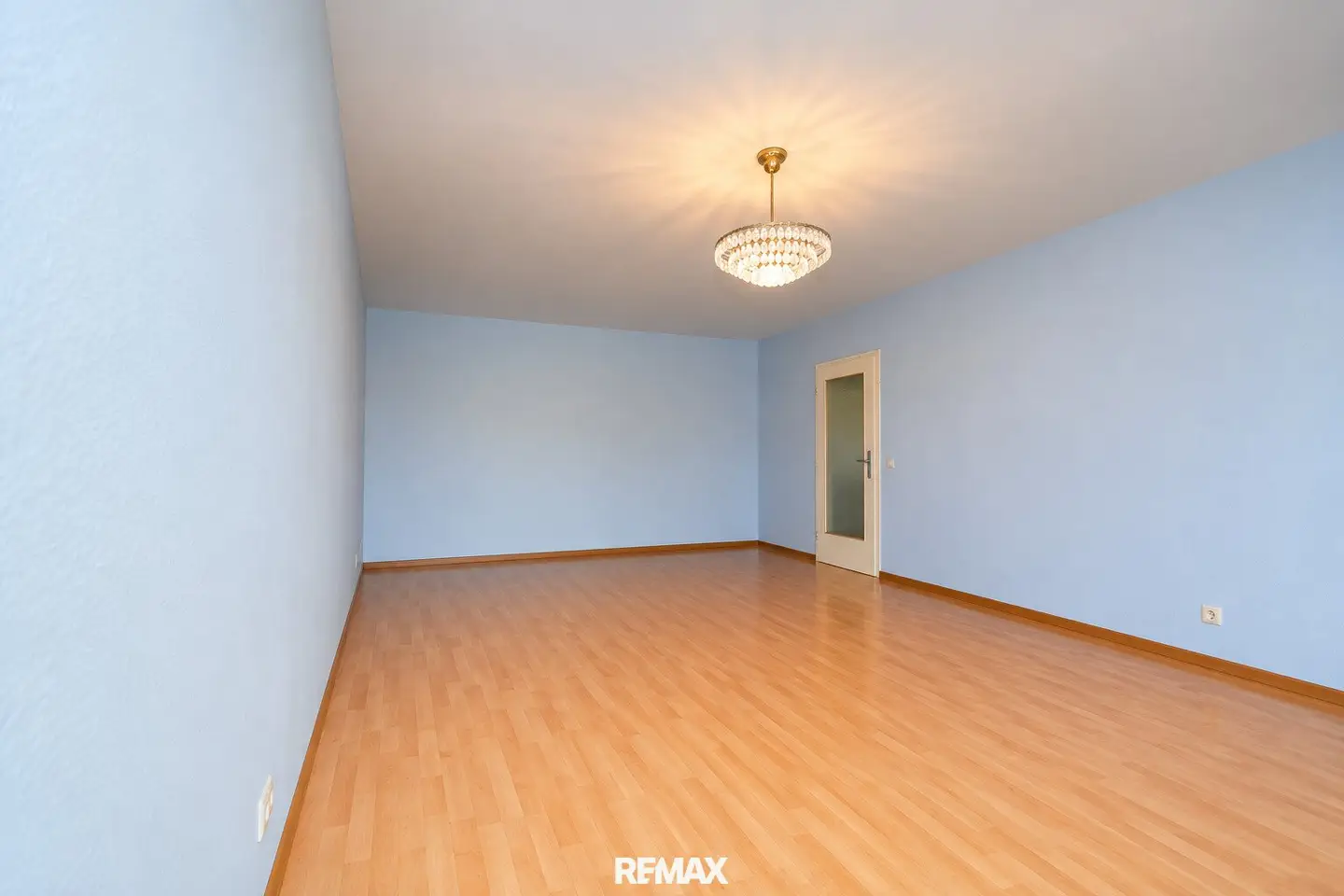 3-room condominium with loggia and development potential